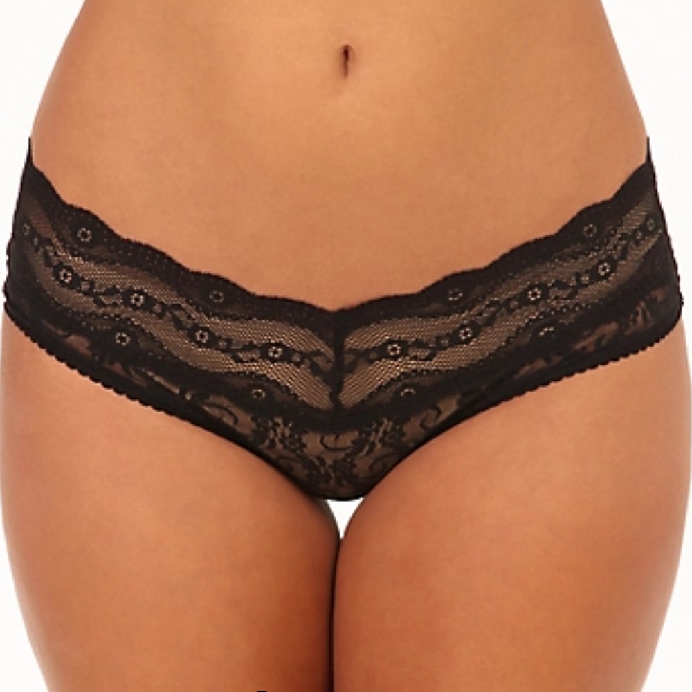NWT: 2 Pair : B.Tempt’d by Wacoal : Lace Kiss Hipster (Black & Light Pink)